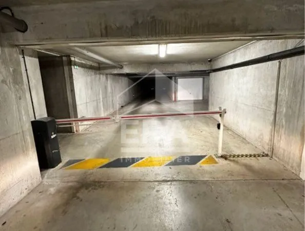 Garage / Box 15m2 ETREMBIERES