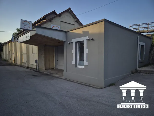 Entrepôt avec espace bureau