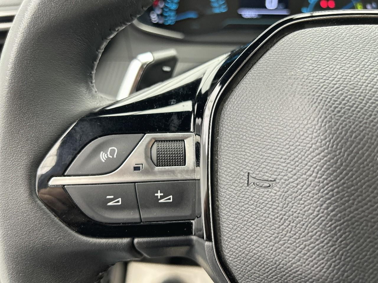 Peugeot 2008 hybrid 136 e-dcs6 style — photo 24