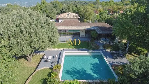 Maison 6 pièces 215 m²