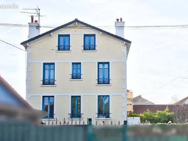 Maison 9 pièces 251 m²