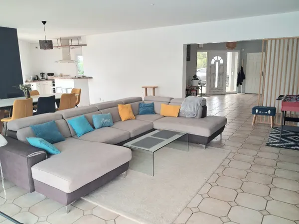 Maison 7 pièces 255 m²
