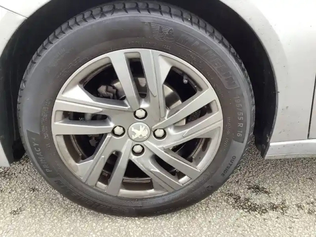 Peugeot 208 puretech 75 s&amp;s bvm5 — photo 13