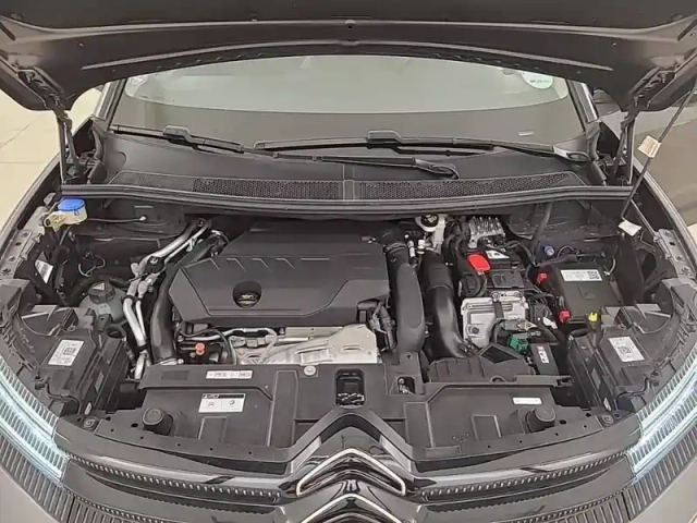 Citroën C5 Aircross hybride rechargeable 225 e-eat8 — photo 29