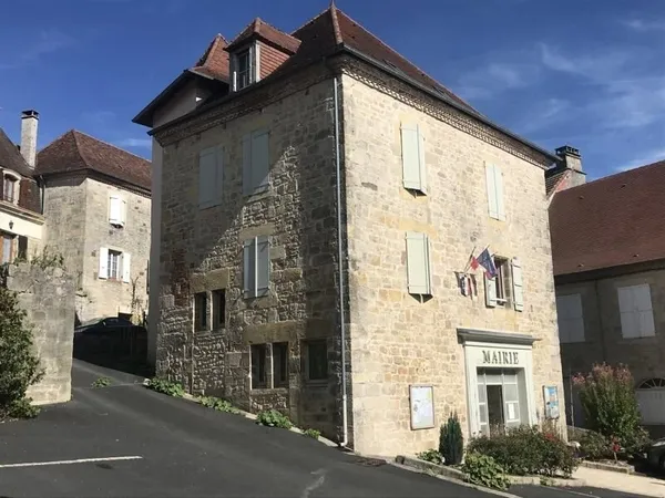 Maison en pierre de 9 pièces principales