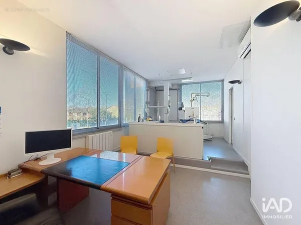 Commerce 112 m²