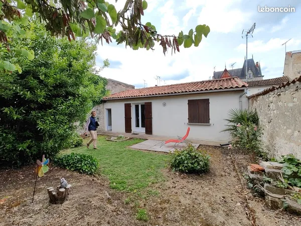 Part loue T2 de 54m2 avec grand Jardin Jarnac Centre