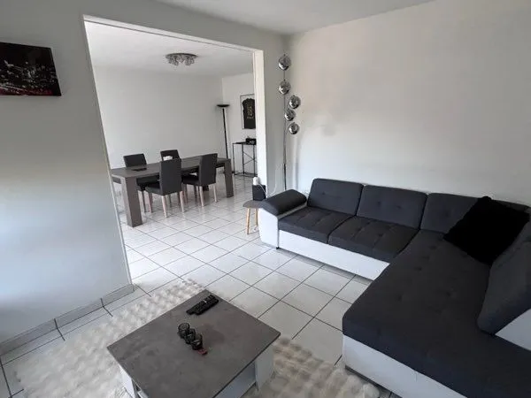 À vendre - Appartement 2 chambres meublé avec parking privé + garage à Saint-Étienne