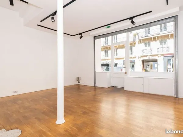 Local commercial 56 m² PARIS 03