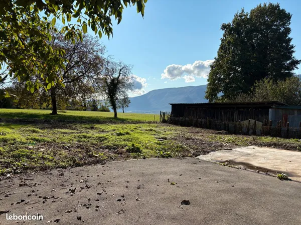 A 5min du centre d'aix les bains-au coeur du village de mouxy-terrain plat libre constructeur de 481