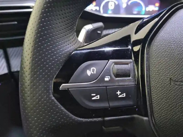 Peugeot 208 hybrid 110 e-dcs6 — photo 92