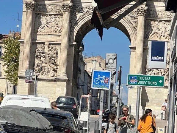Boutique rue d aix à louer