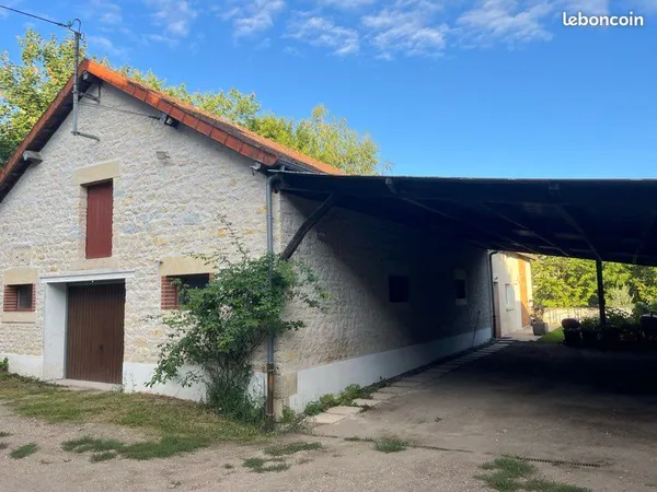 Longère rénovée centre ville NEVERS 145 m2