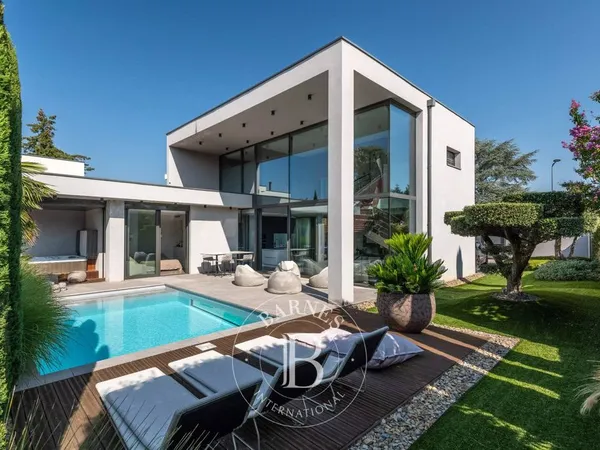 Villa 5 pièces 220 m²
