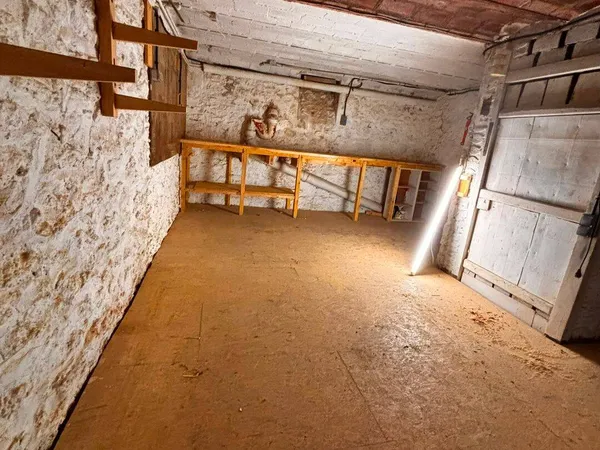 Cave 25 m²