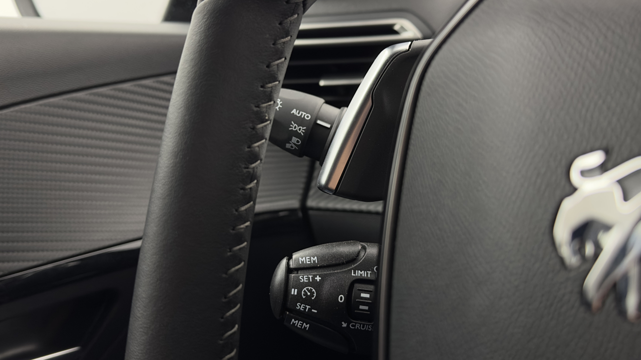 Peugeot 208 PureTech 100 S&amp;S EAT8 — photo 14