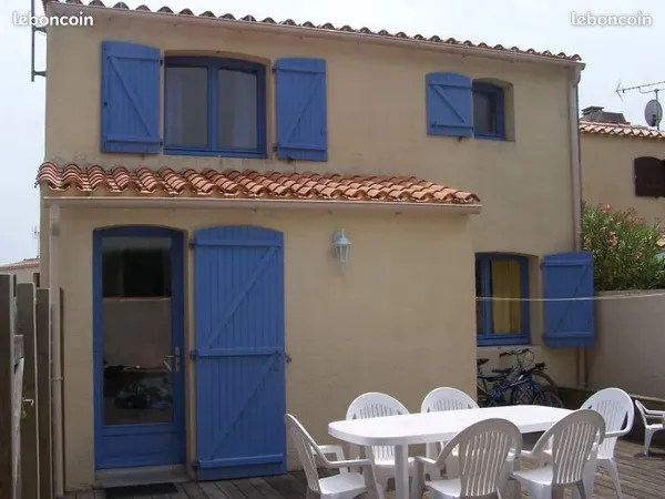 Maison meublée proche lac et plage dans quartier tranquille