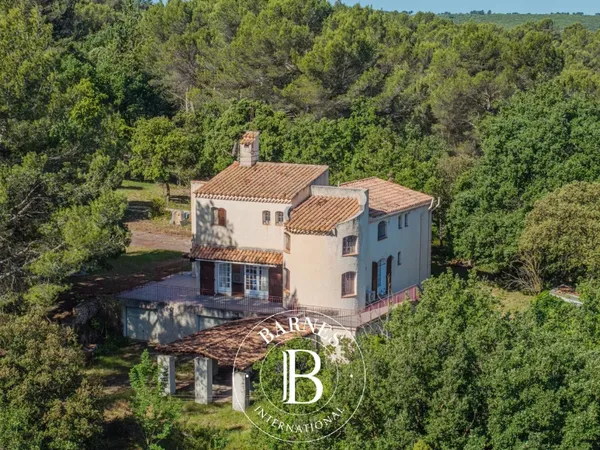 AIX EN PROVENCE EGUILLES - MAISON - 6 CHAMBRES - 230m² env - JARDIN - PISCINE - VUE DOMINANTE - CALM