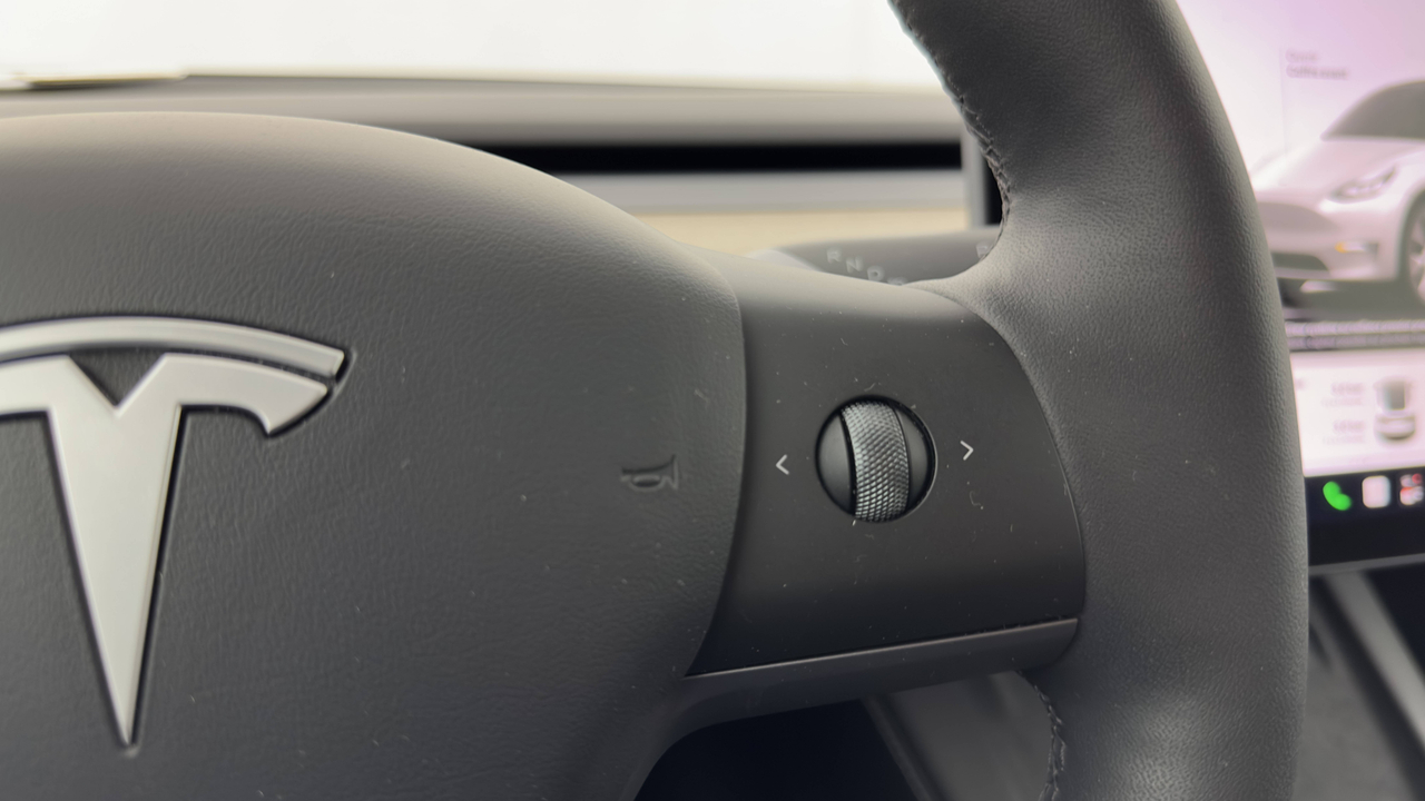 Tesla MODEL Y RWD — photo 13