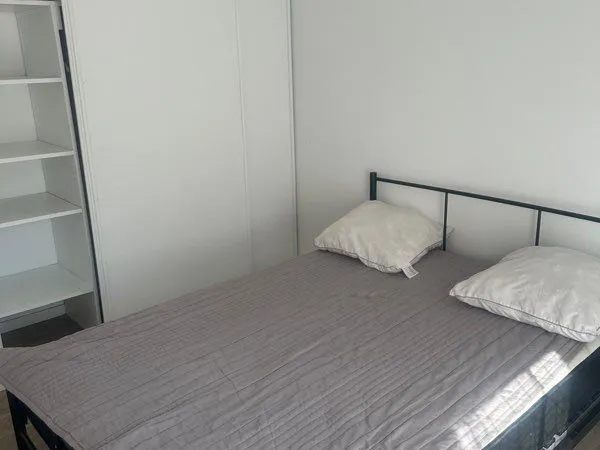 Chambre à louer et équipée