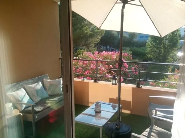 T2 meublé 47 m² + terrasse + box ouvert - Les Playes - 850 CC