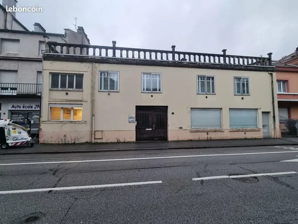 Bâtiment 331 m²