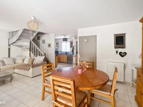 Maison dans domaine