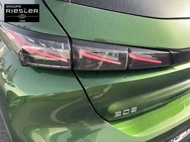 Peugeot 308 phev 180 e-eat8 — photo 17