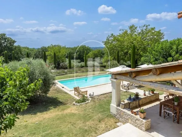 Magnifique propriété avec piscine et dépendance proche de L'isle