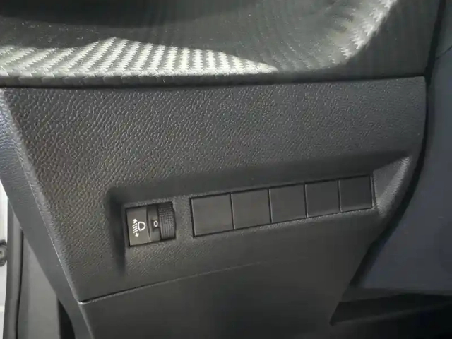 Peugeot 2008 electrique 50 kwh 136 ch — photo 97
