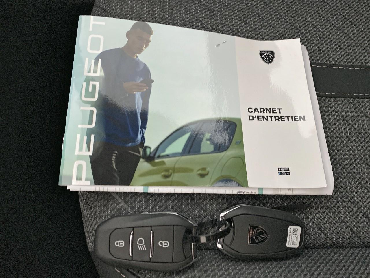 Peugeot 2008 hybrid 145 ch e-dcs6 allure — photo 18