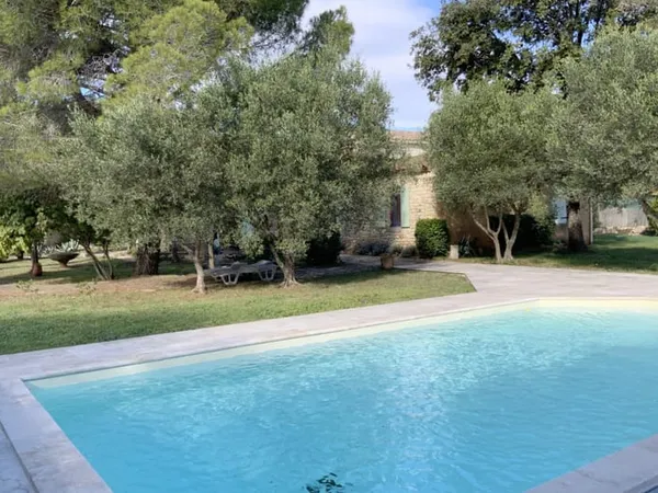 Exclusif,dans un village recherché, maison en pierre avec ap