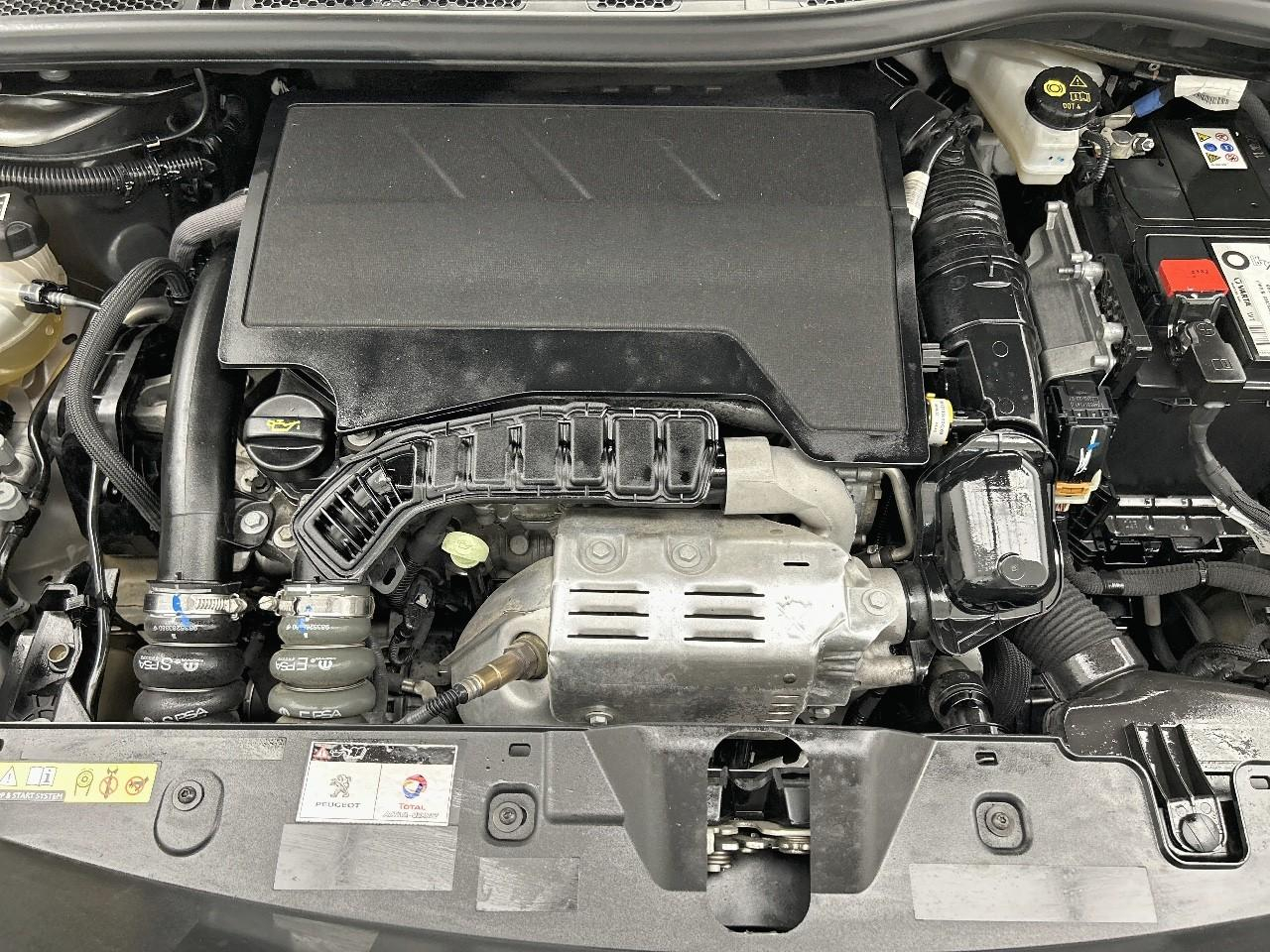 Peugeot 2008 puretech 130 s&s eat8 gt — photo 15