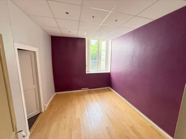 Bureau 65 m²