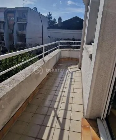 Appartement lumineux avec balcon en L, idéalement situé en plein coeur du quartier Jacob à Livry-Gar