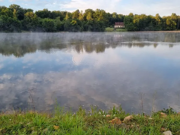 Rare propriété de loisirs de 9,2ha à vendre: maison, étang, bois