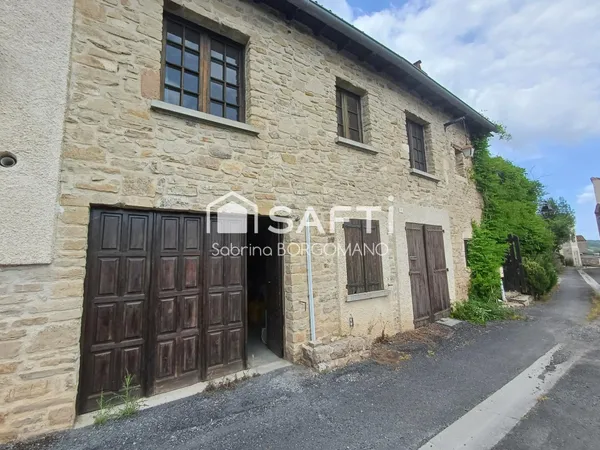 Jolie maison en pierre dans le coeur du village