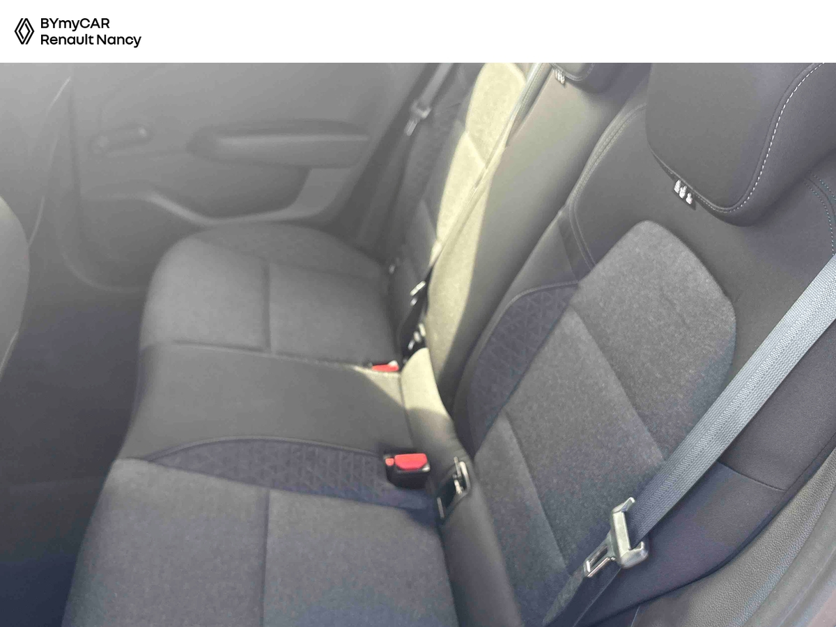 Renault Clio TCe 100 — photo 12