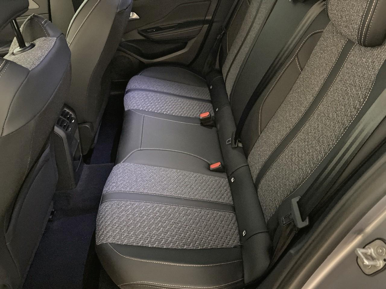 Peugeot 308 hybrid 145 e-dcs6 allure — photo 10