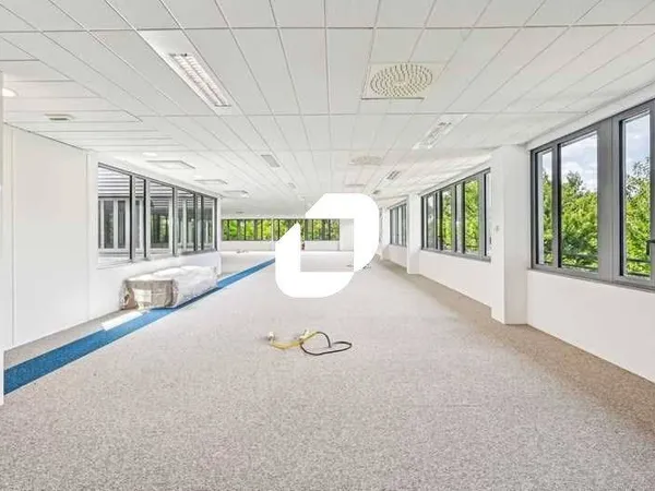Bureaux 748 m²