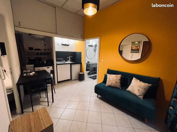 Appartement meublé et équipé intra-muros, situé rue Galante dans une copropriété calme