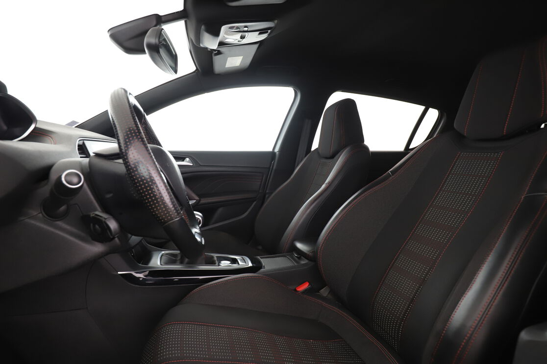 Peugeot 308 1.2 PureTech GT Line — photo 9