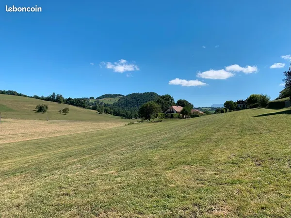 Terrain viabilisé avec vue imprenable sur l'Albanais