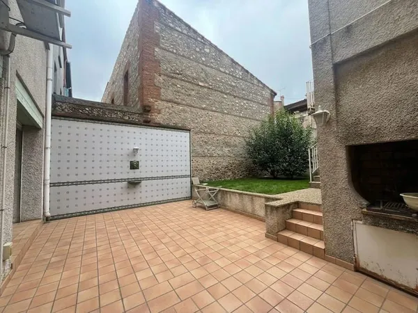 Maison de ville de caractère avec Jardin et Garage au coeur de Cabestany  217 m2 habitables