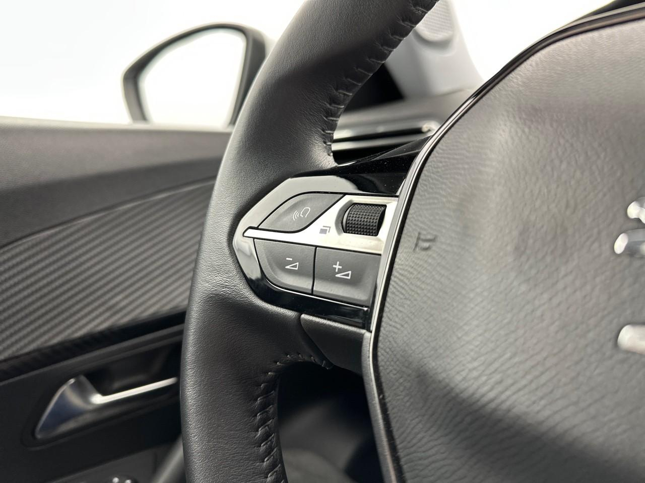 Peugeot 2008 puretech 100 s&s bvm6 style — photo 19
