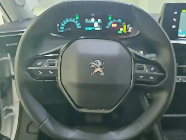 Peugeot 2008 electrique 136 ch — photo 77