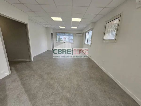 Local d'activité 609 m²
