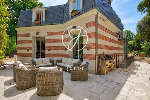 Maison 6 pièces 210 m²