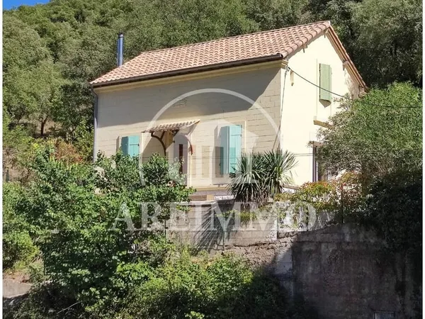 Jolie maison T3 rénovée donnant sur le fleuve Hérault