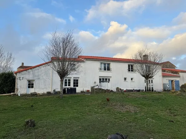 Charmante maison familiale en pierres avec dépendances - ST MARTIN LARS EN STE HERMINE 85210